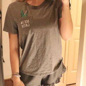 Grey tee with frocket